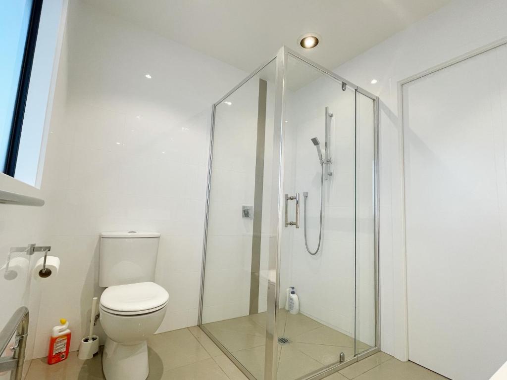 Modern,Spacious 5 bedroom house in north Hamilton - Resim 8