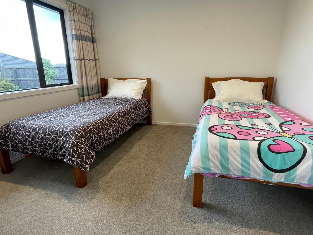 Modern,Spacious 5 bedroom house in north Hamilton - Resim 18