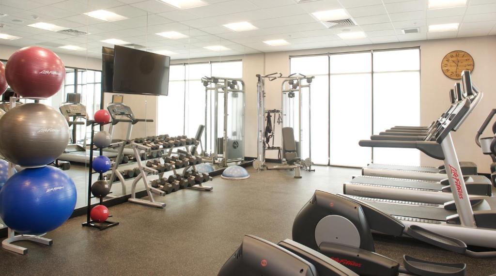 Fitness centrum a/nebo fitness zařízení v ubytování SpringHill Suites by Marriott Bend