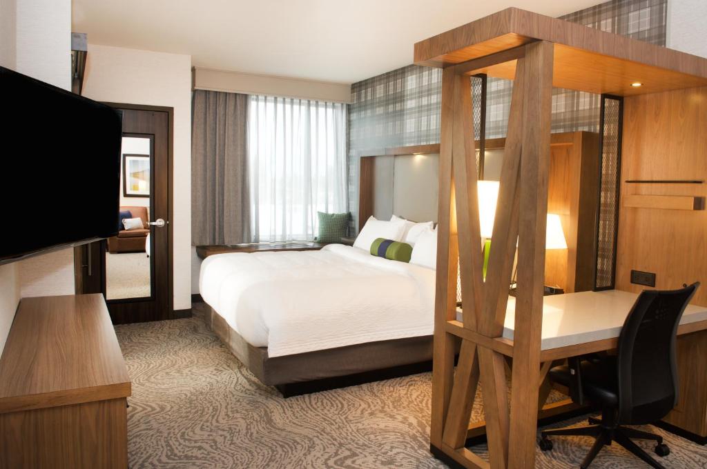 Postel nebo postele na pokoji v ubytování SpringHill Suites by Marriott Bend