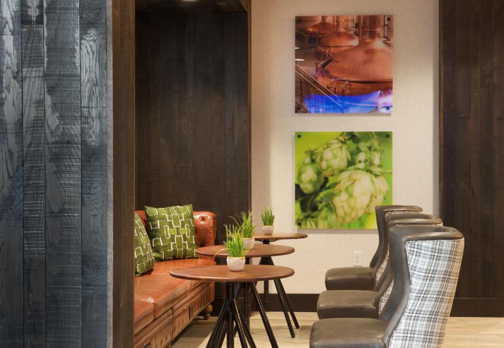 Posezení v ubytování SpringHill Suites by Marriott Bend