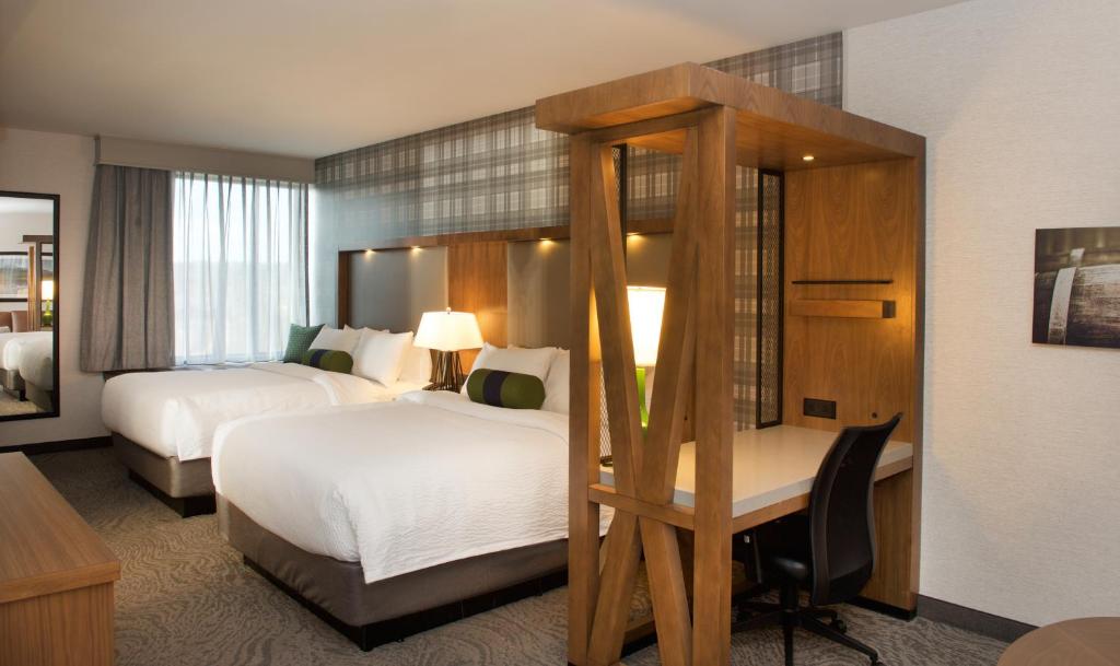Postel nebo postele na pokoji v ubytování SpringHill Suites by Marriott Bend