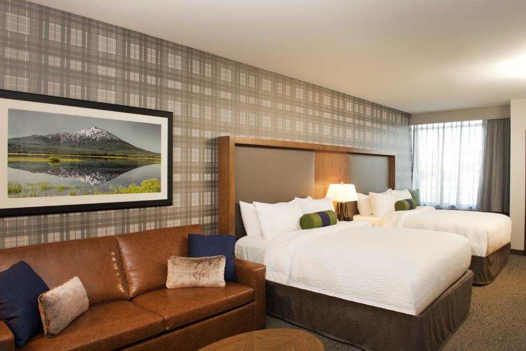 Postel nebo postele na pokoji v ubytování SpringHill Suites by Marriott Bend