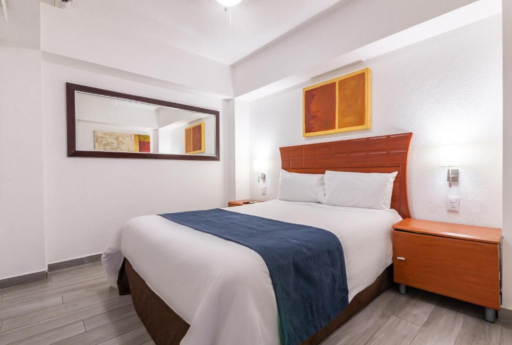 Postel nebo postele na pokoji v ubytování European Life Style Executive Suites