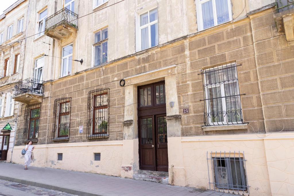 Lviv Elegant I Lviv elehantnyi photo 6