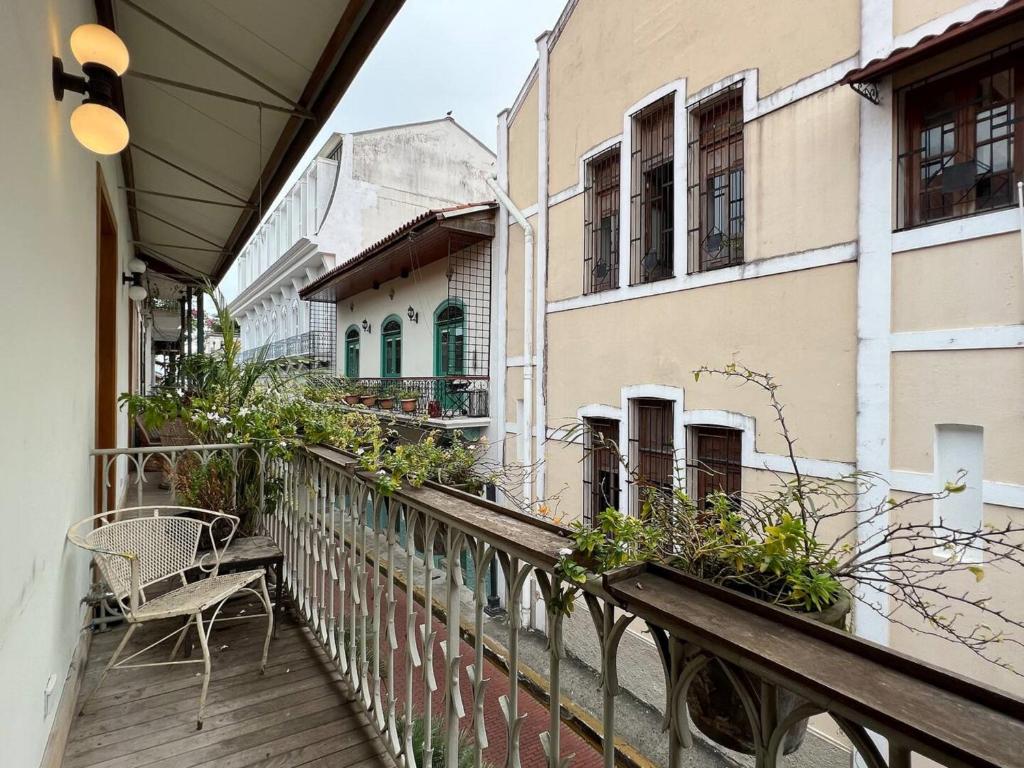 a balcony with a bench and some plants on it at AmazINN Places Casa Bandera I in Panama City