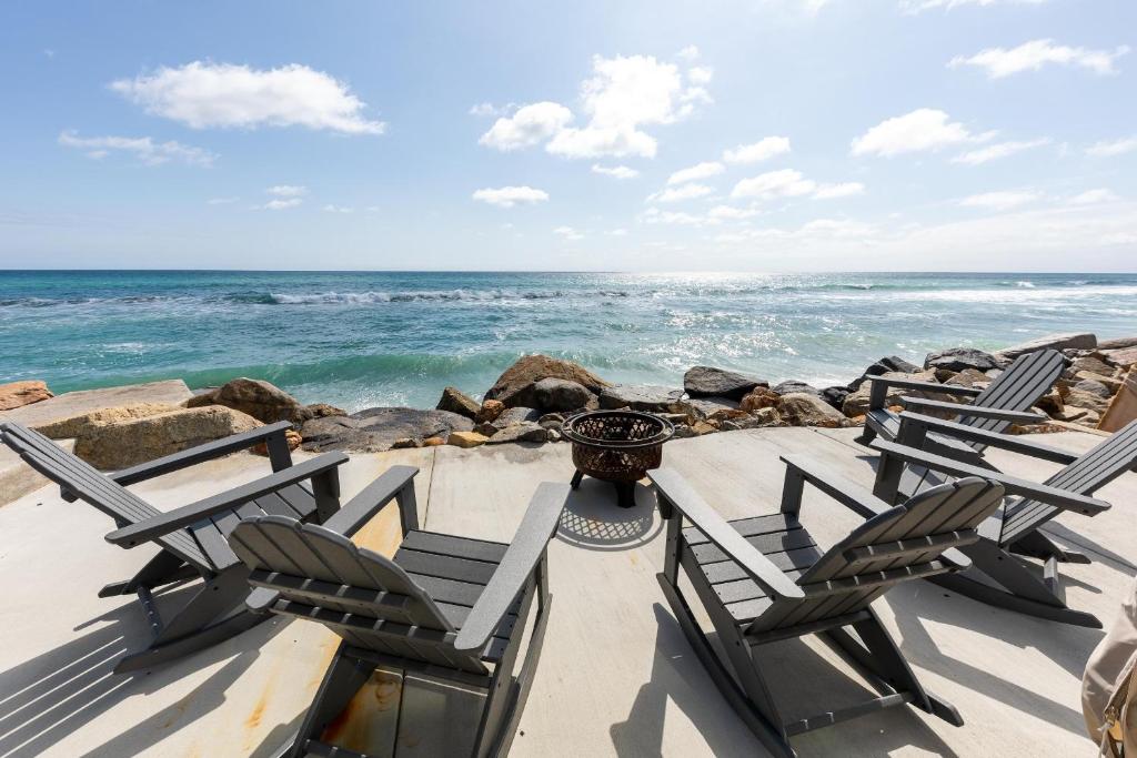 een groep stoelen op een patio met uitzicht op de oceaan bij Stunning Oceanfront Home - Incredible Views in Oceanside