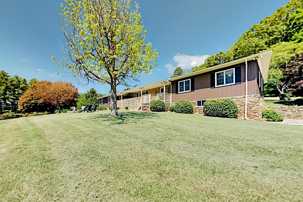 Higher Ground & Idyllic Cornerstone, Candler (updated prices 2024)