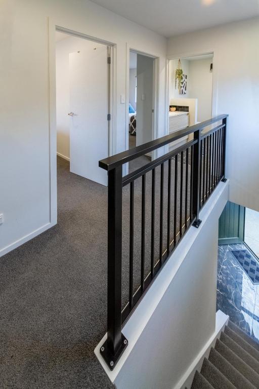 Downtown Delight 2 Bed 1 Bath - Single Garage - Resim 19