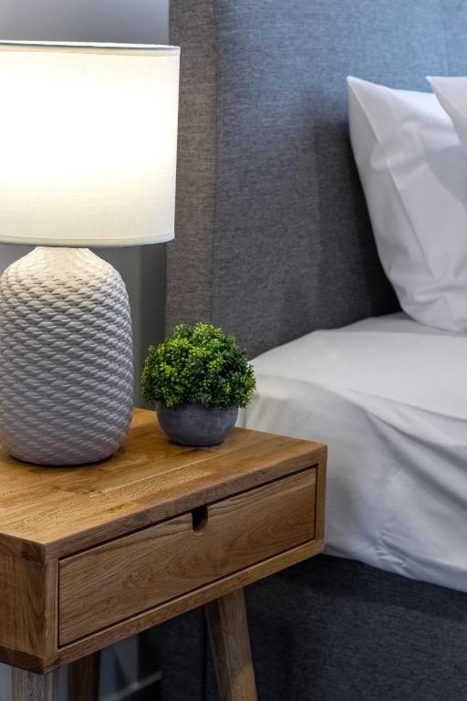 Downtown Delight 2 Bed 1 Bath - Single Garage - Resim 28