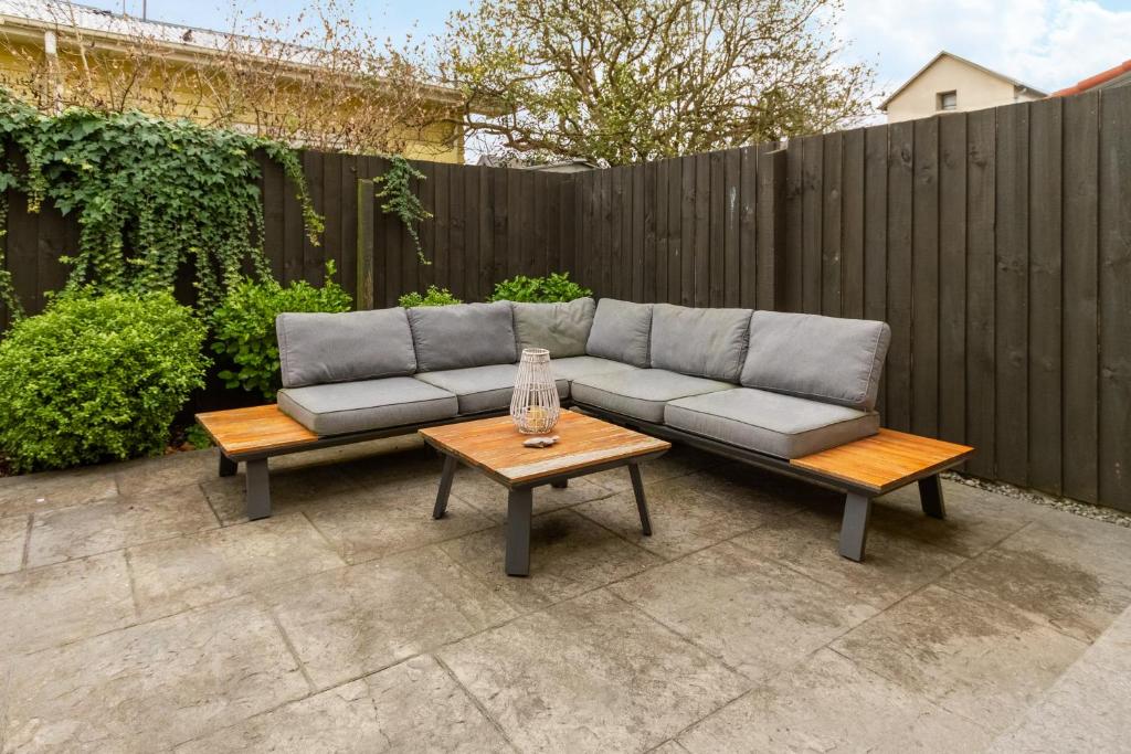 Downtown Delight 2 Bed 1 Bath - Single Garage - Resim 25