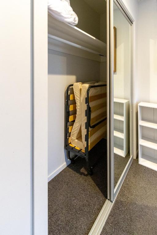 Downtown Delight 2 Bed 1 Bath - Single Garage - Resim 31