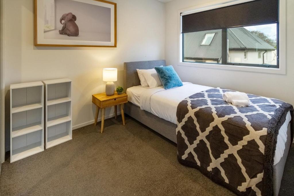 Downtown Delight 2 Bed 1 Bath - Single Garage - Resim 27