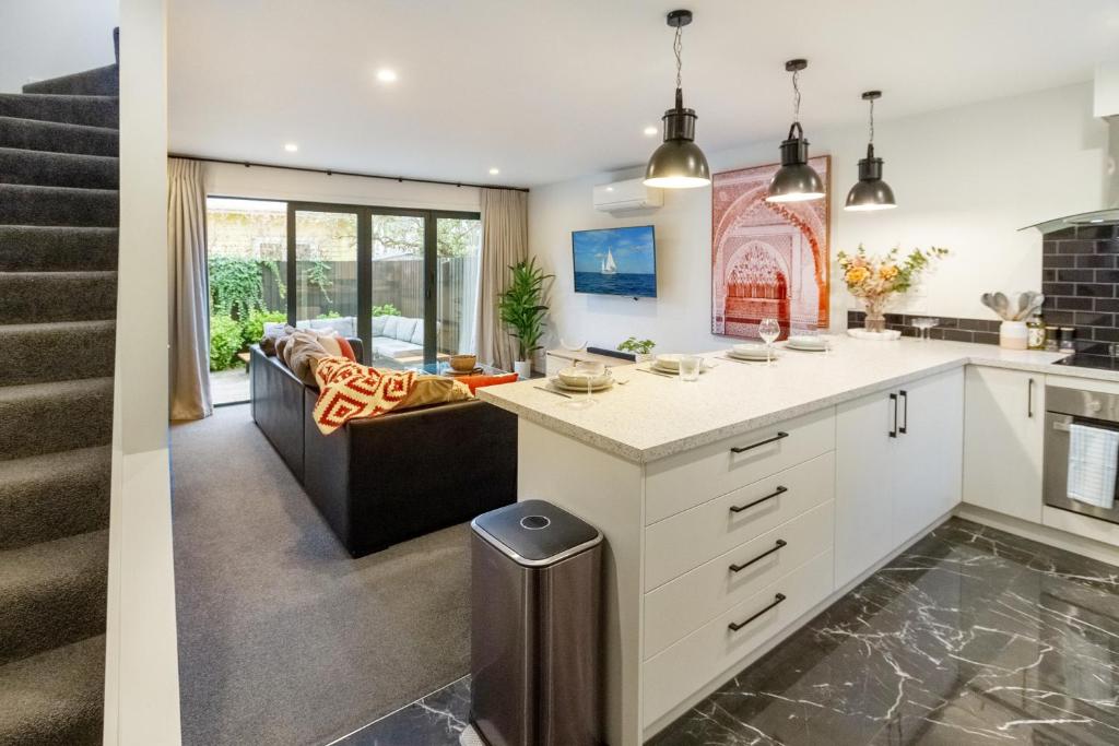 Downtown Delight 2 Bed 1 Bath - Single Garage - Resim 15