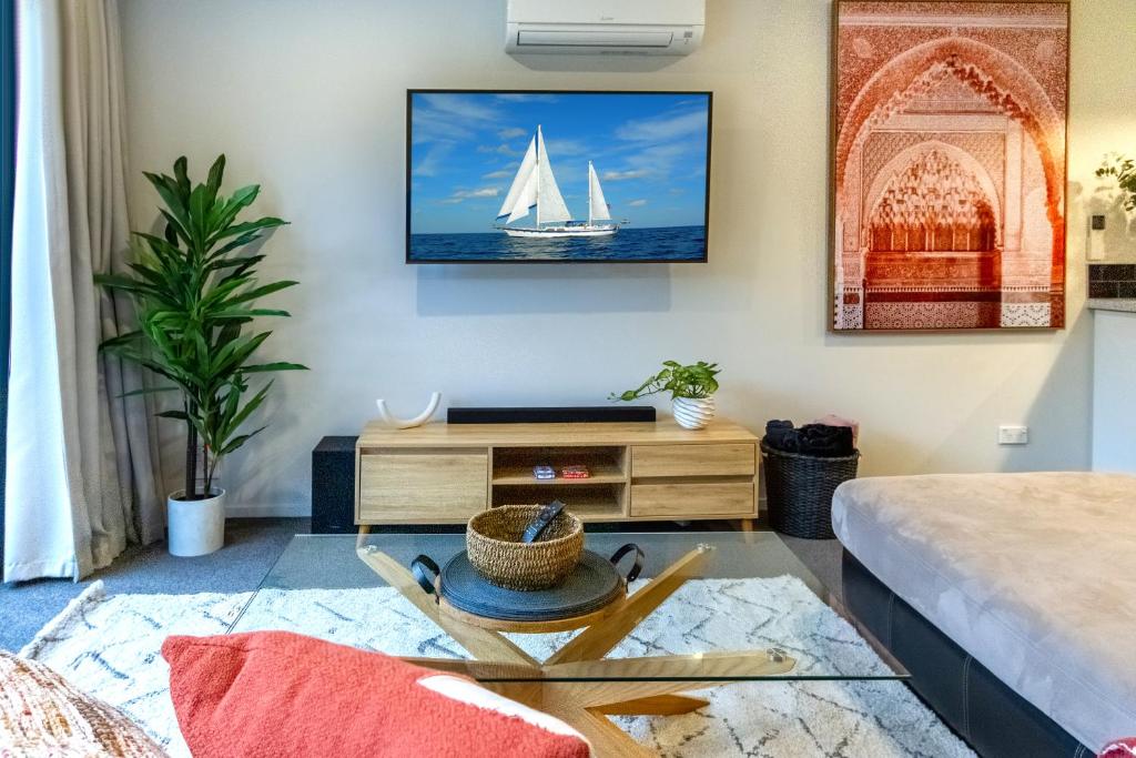 Downtown Delight 2 Bed 1 Bath - Single Garage - Resim 5