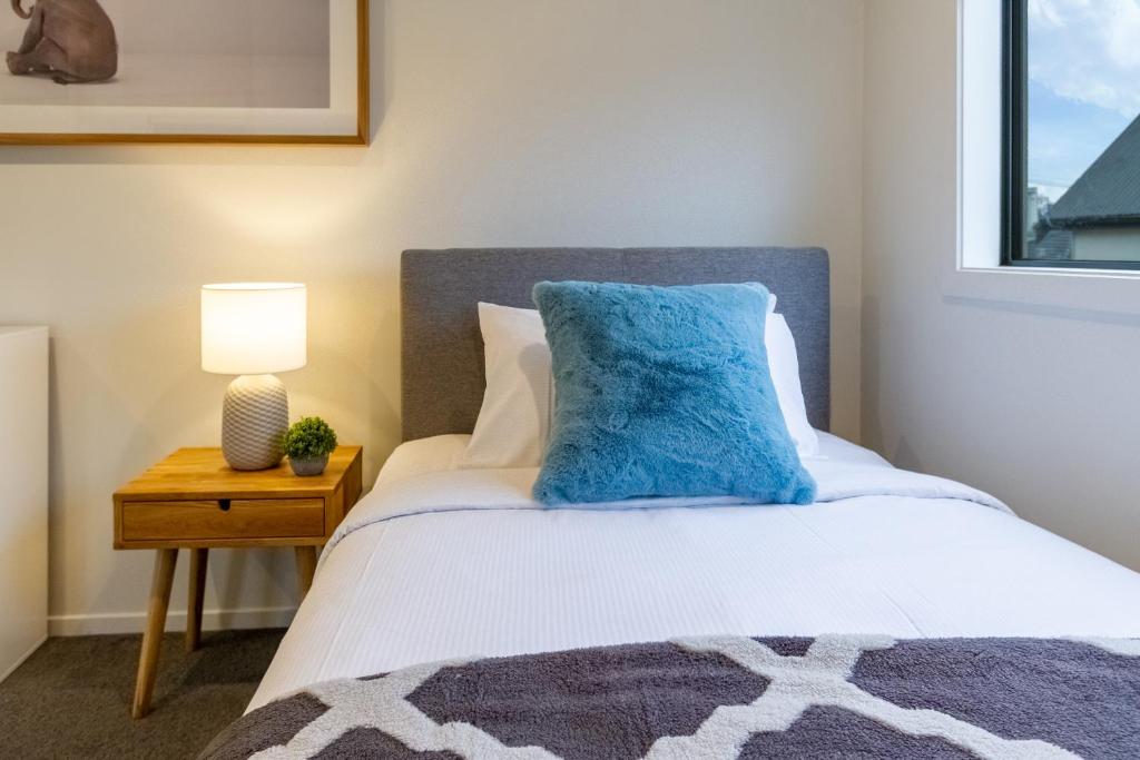 Downtown Delight 2 Bed 1 Bath - Single Garage - Resim 24