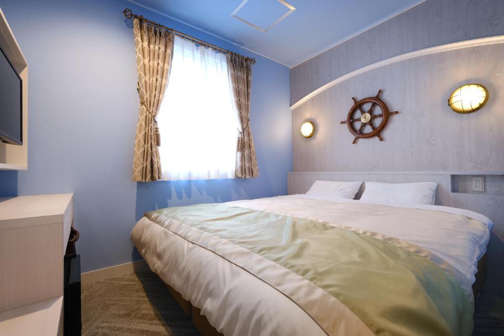 Postel nebo postele na pokoji v ubytování Four Stories Hotel Maihama Tokyo Bay