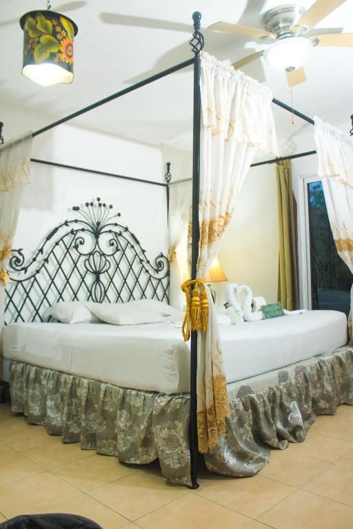 Postel nebo postele na pokoji v ubytování Palacio Canton Hotel - Valladolid
