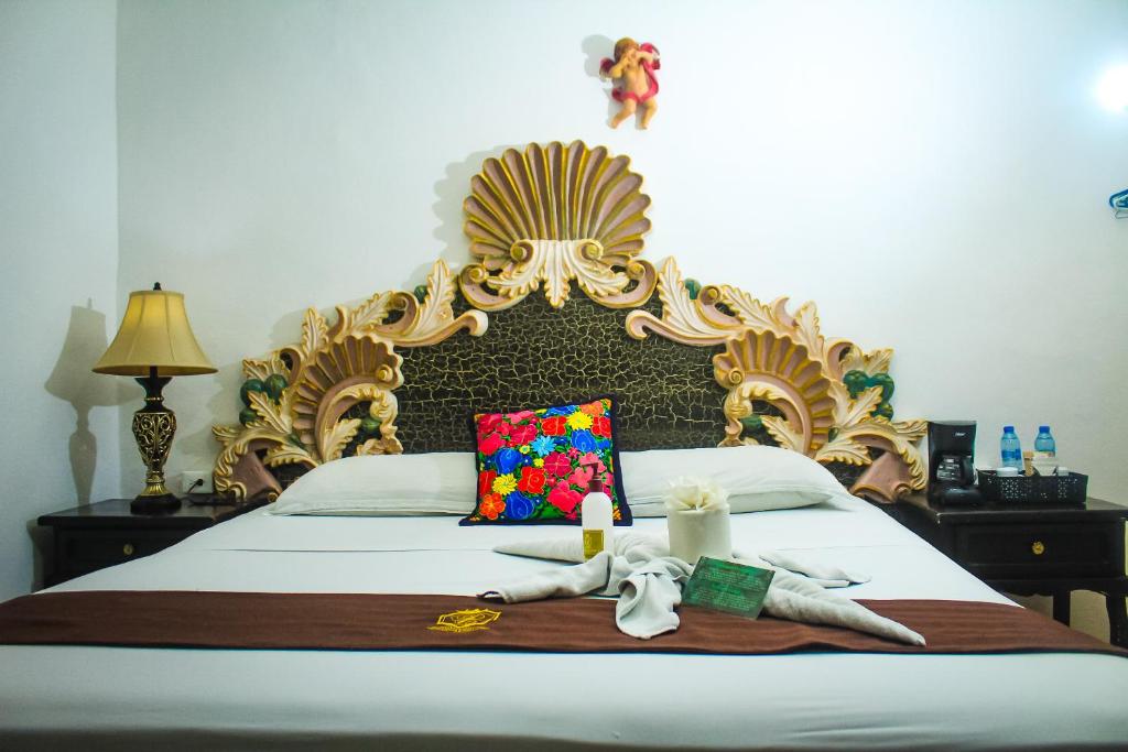 Postel nebo postele na pokoji v ubytování Palacio Canton Hotel - Valladolid