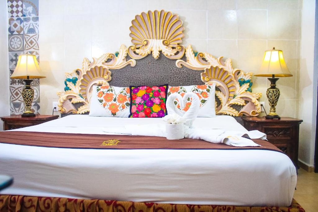 Postel nebo postele na pokoji v ubytování Palacio Canton Hotel - Valladolid
