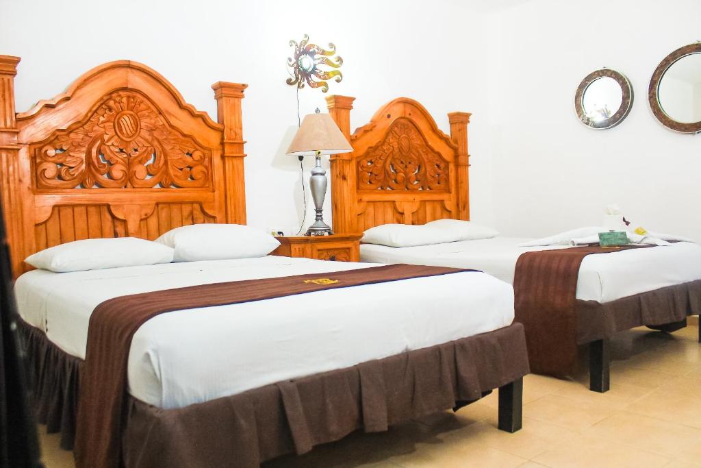 Postel nebo postele na pokoji v ubytování Palacio Canton Hotel - Valladolid