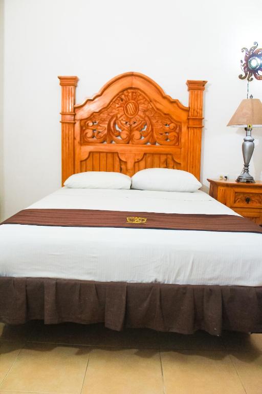 Postel nebo postele na pokoji v ubytování Palacio Canton Hotel - Valladolid
