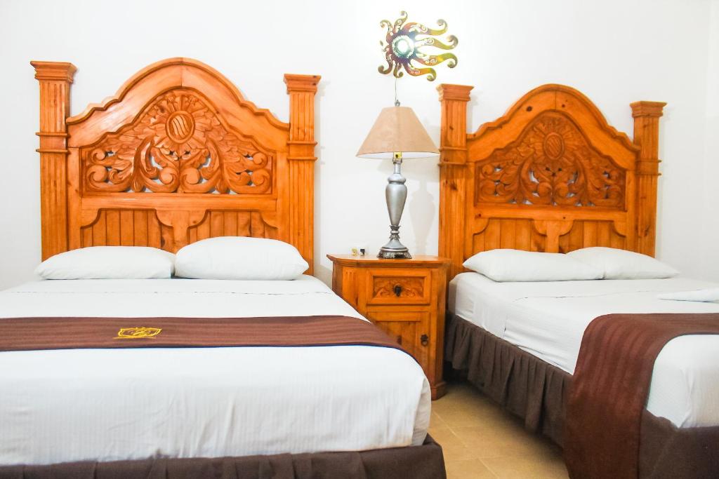 Postel nebo postele na pokoji v ubytování Palacio Canton Hotel - Valladolid