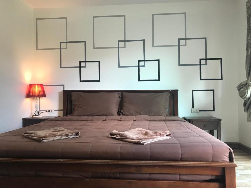 Postel nebo postele na pokoji v ubytování PP Midnight Hotel
