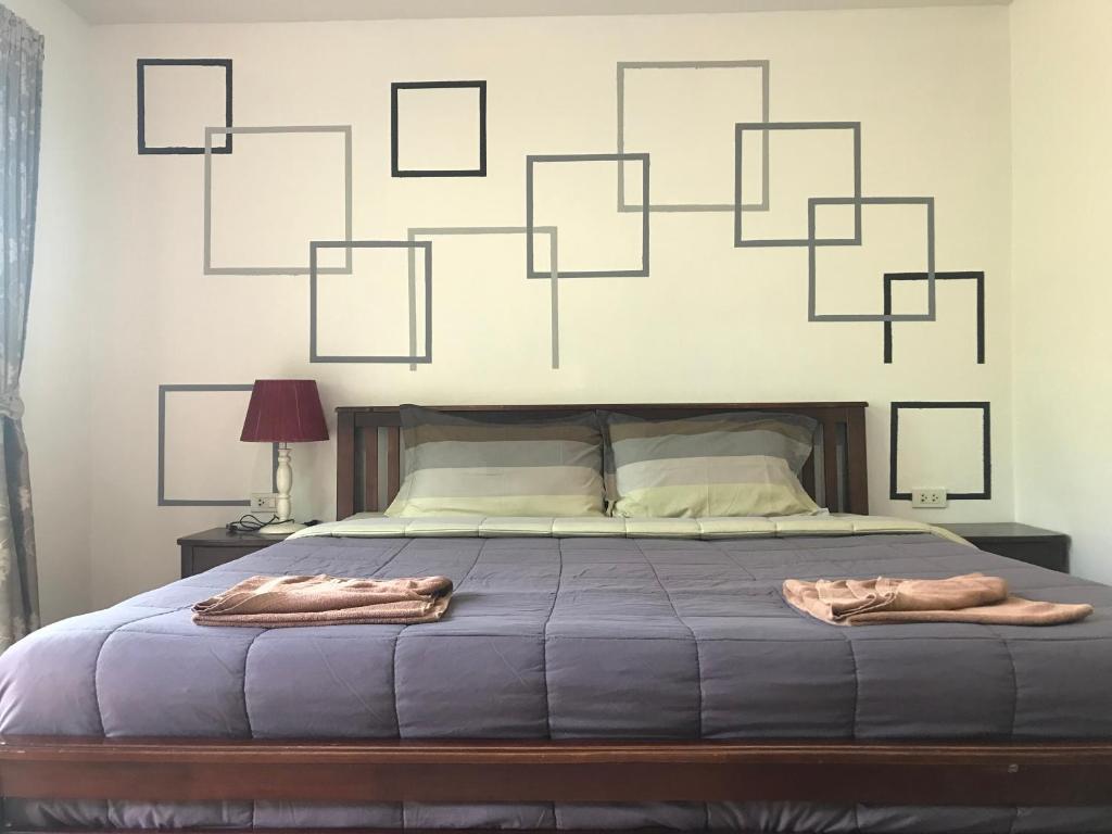 Postel nebo postele na pokoji v ubytování PP Midnight Hotel