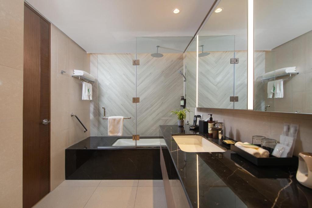 Vannituba majutusasutuses Somerset Central Salcedo Makati