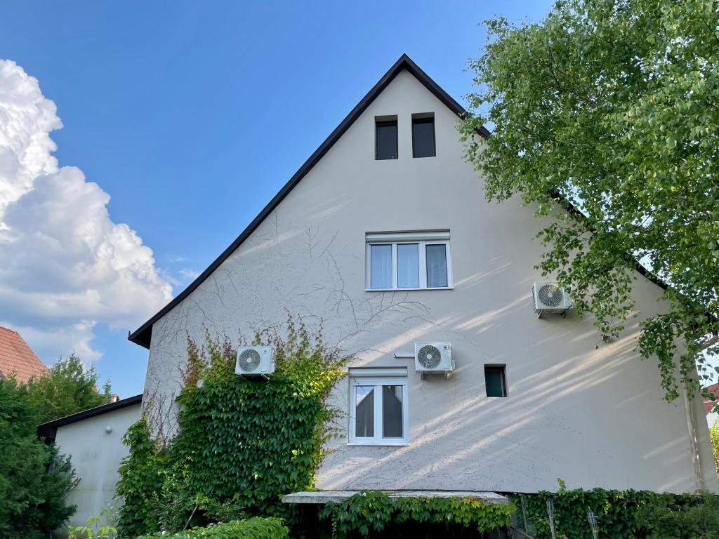 Budova, v ktorej sa apartmán nachádza