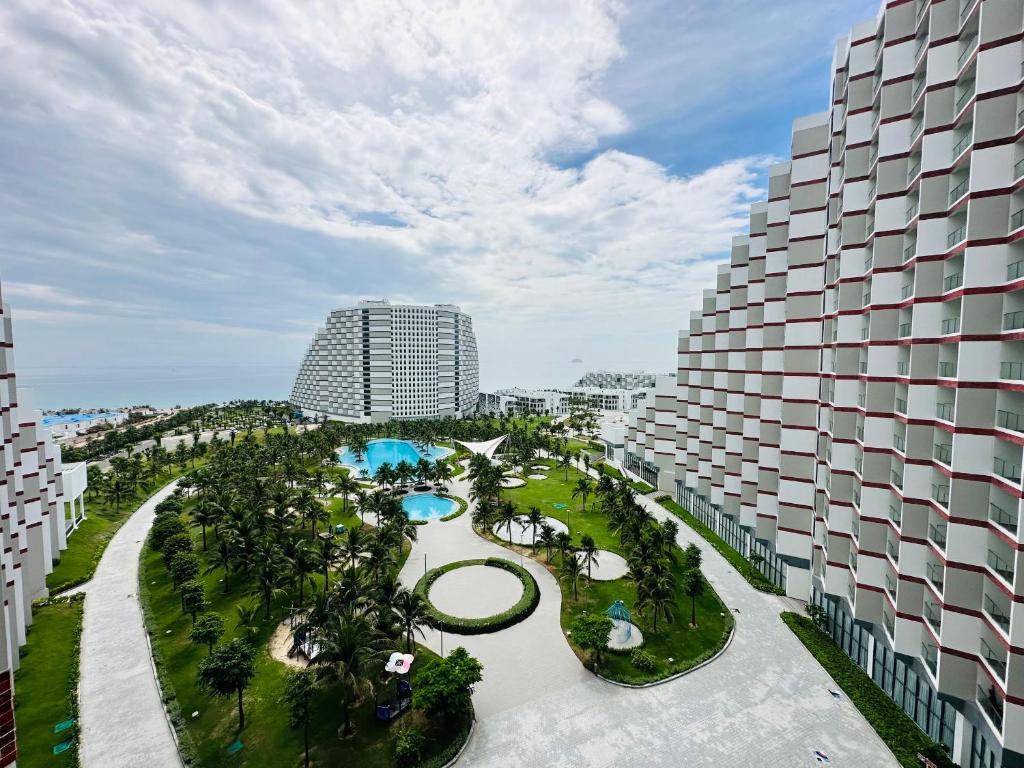 Bazén v ubytování The Cam Ranh Resort all Luxury Service nebo v jeho okolí