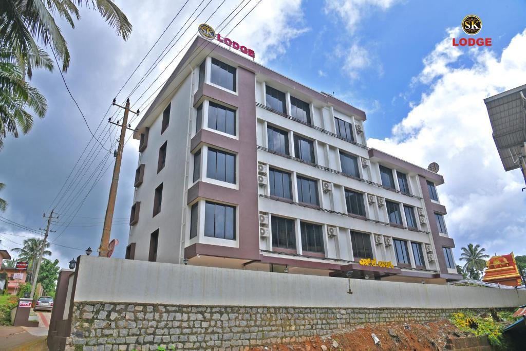 S.K LODGE - Housity