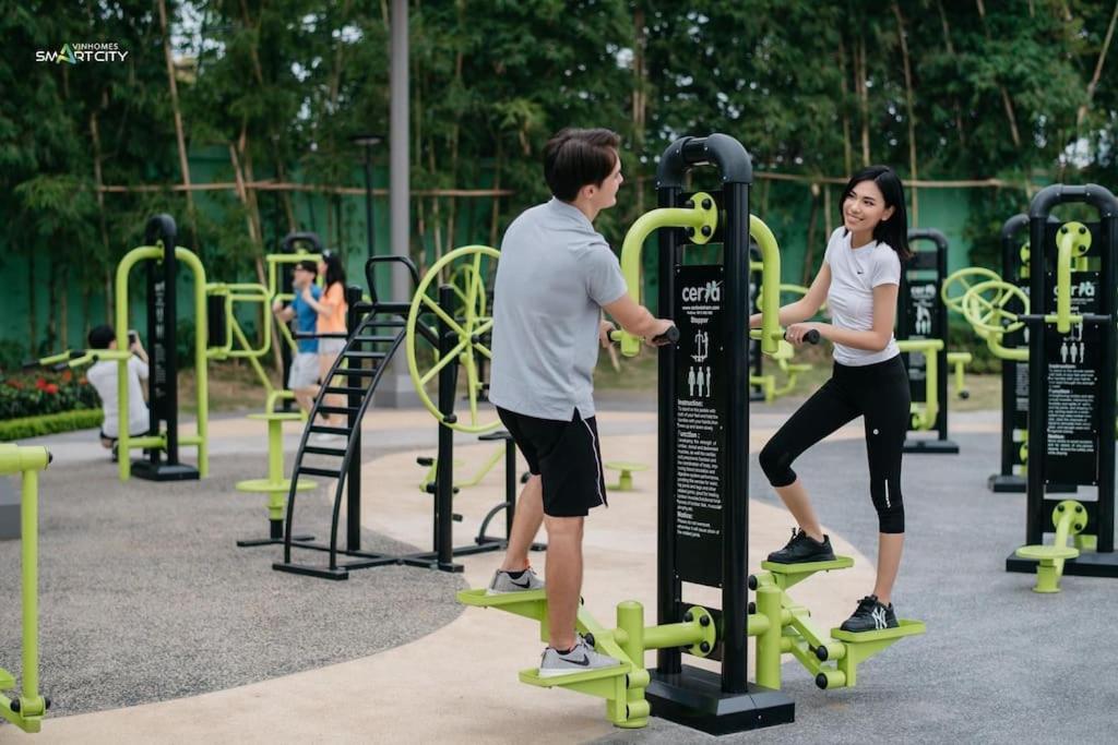 Επισκέπτες που μένουν στο Vinhomes Smart City - Căn phòng tình yêu full tiện ích