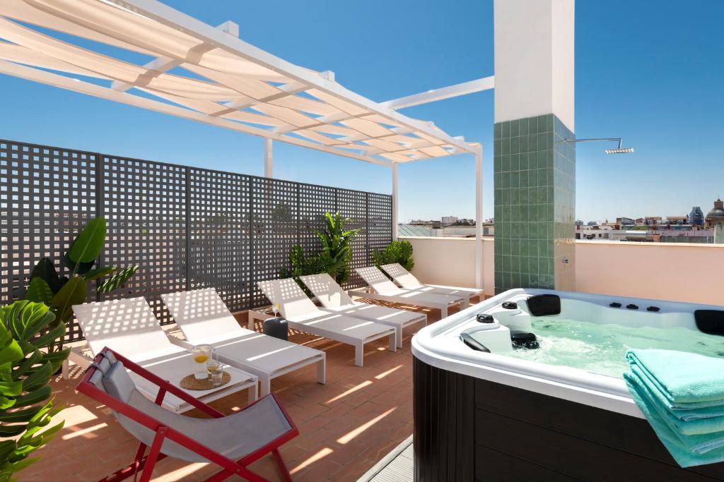 a hot tub on the roof of a building at Magno Apartments San Gil - Shared Jacuzzi in Seville