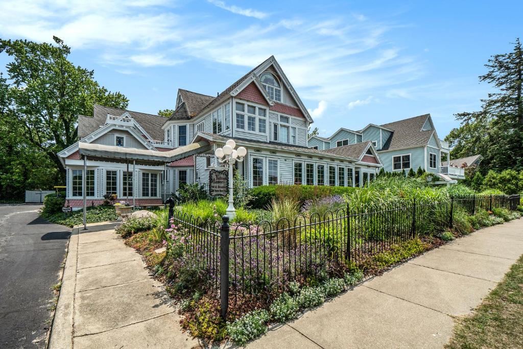 Yelton Manor Bed and Breakfast photo