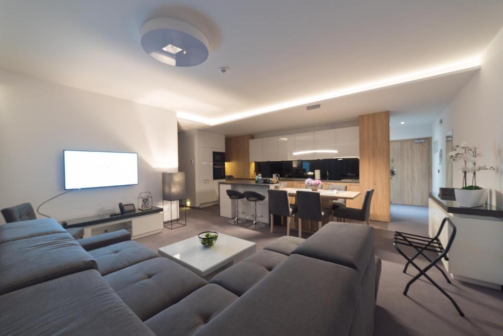 TV a/nebo společenská místnost v ubytování Apart-Hotel VIVI RESIDENCE & SPA