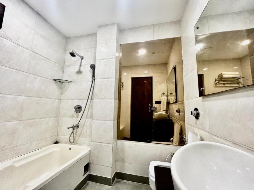 Koupelna v ubytování Hotel Cosmo - Karol Bagh