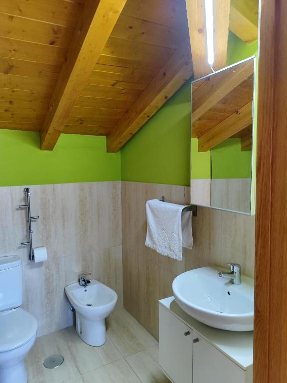 Kúpeľňa v ubytovaní Tranquila casita de invitados en Vigo con chimenea