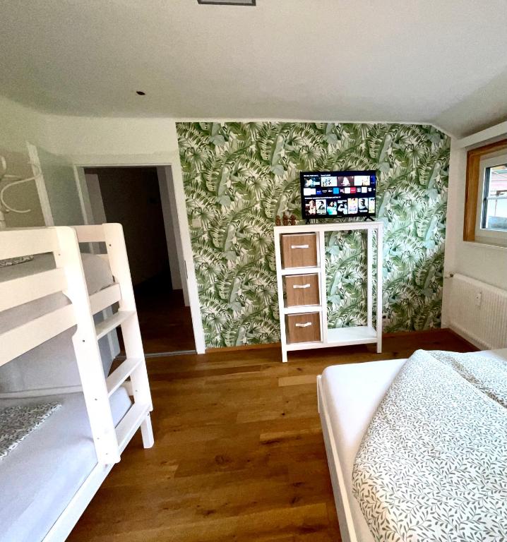 Postel nebo postele na pokoji v ubytování Almsternderl 2.0 - gemütliches Appartment in Gosau