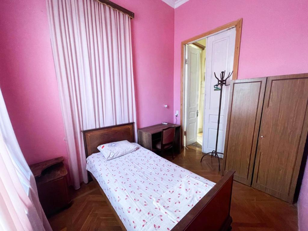 Postel nebo postele na pokoji v ubytování Guest House Tall Rooms