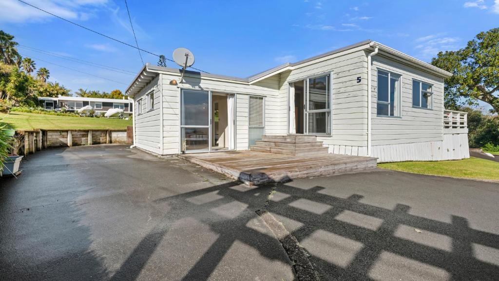 Bay View Bach Stanmore Bay Holiday Home, Stanmore Bay (updated prices