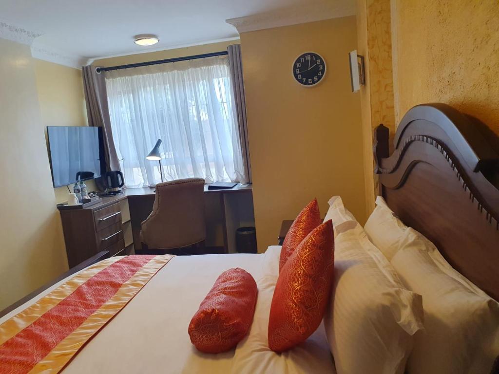 Postel nebo postele na pokoji v ubytování Asyana Gardens