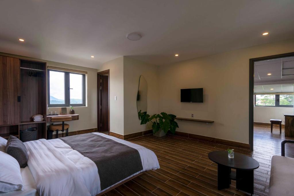 Meek - Home and Coffee - 14