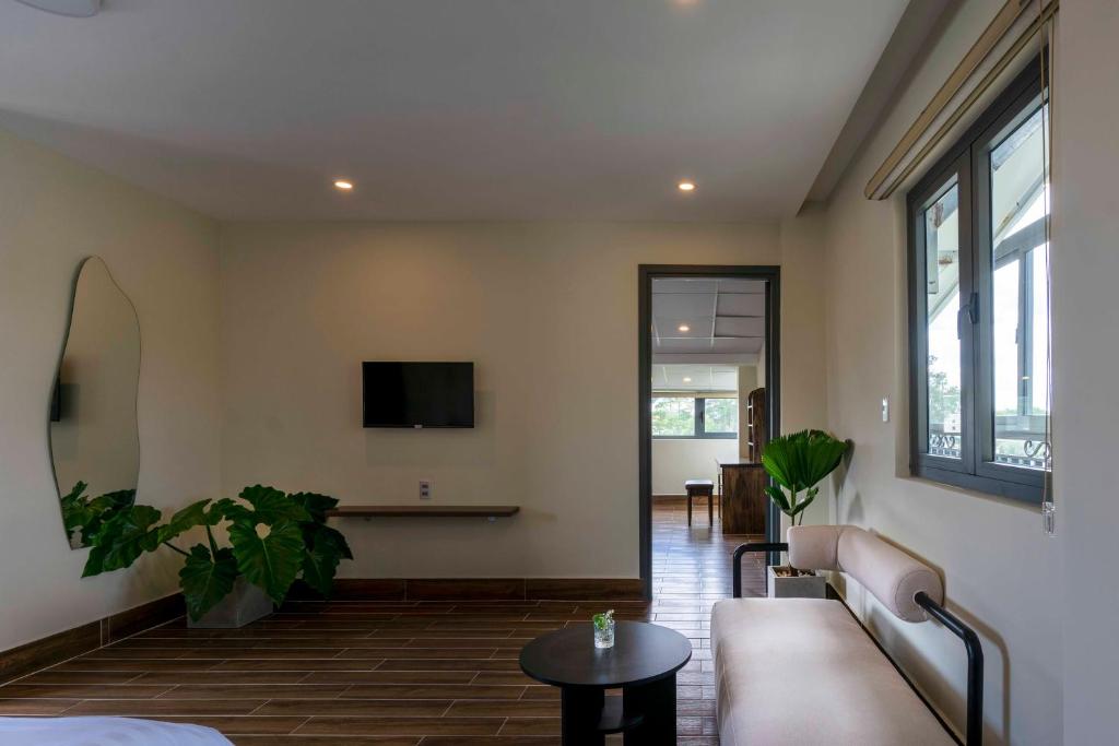 Meek - Home and Coffee - 10