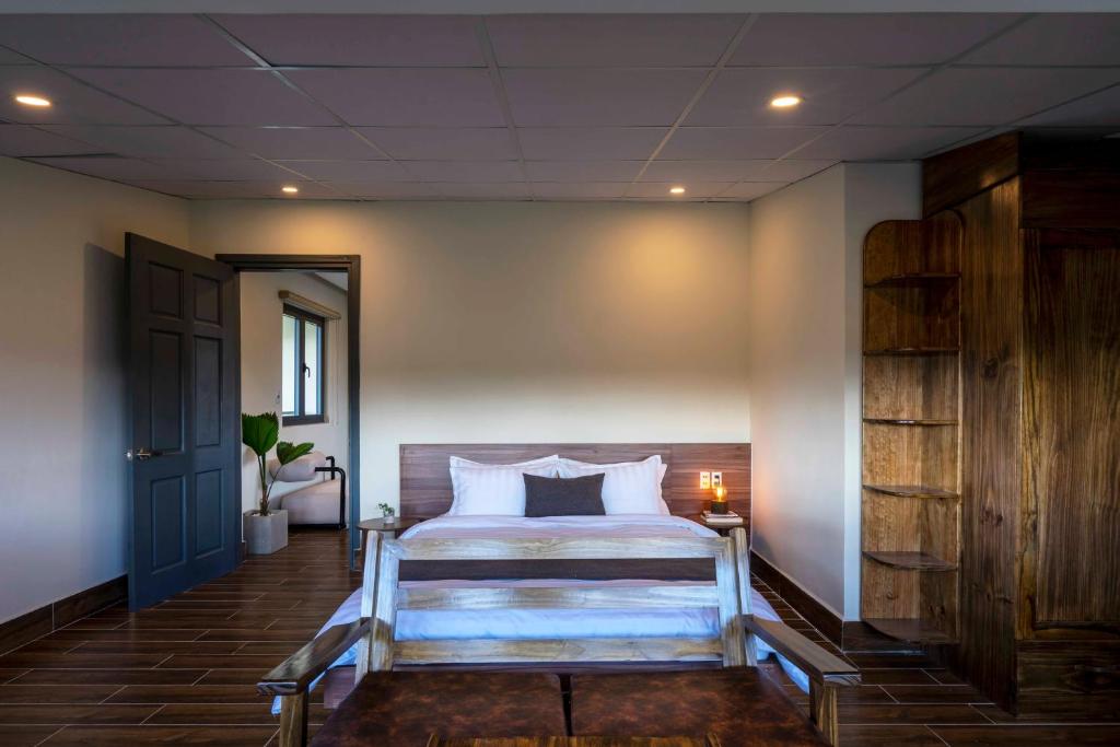 Meek - Home and Coffee - 3