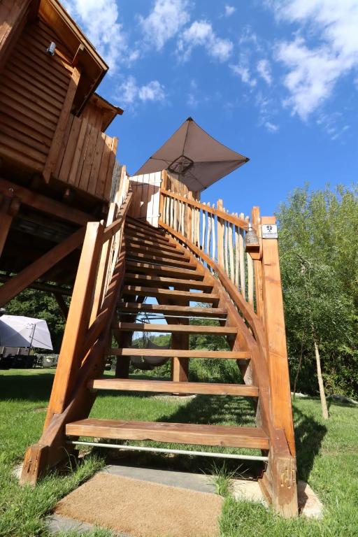 Fotografia z galérie ubytovania La cabane au bain perché v destinácii Aspach