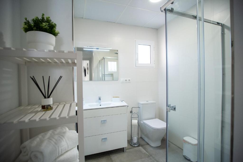 A bathroom at Apartamentos Linersol
