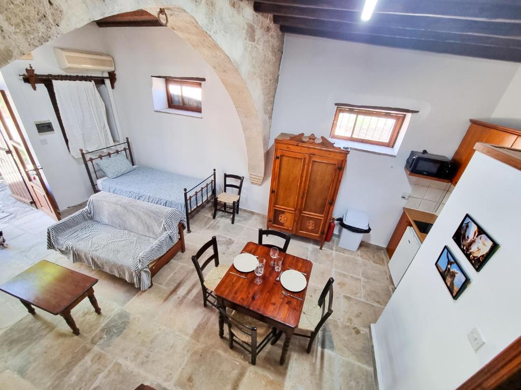 Postel nebo postele na pokoji v ubytování Athena's Pool Oasis