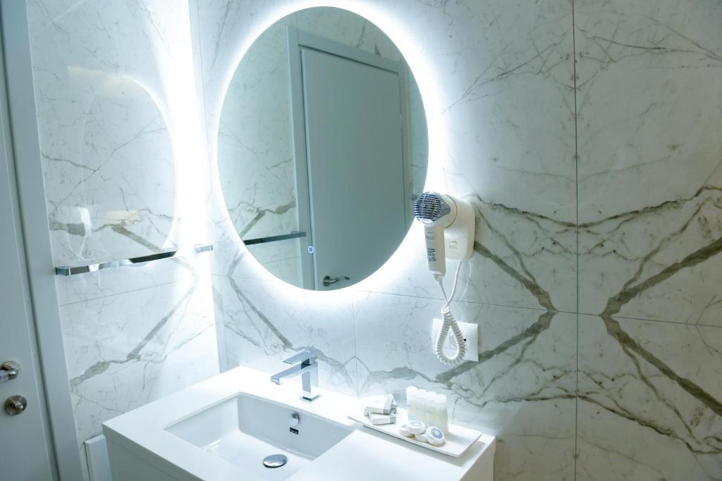 Koupelna v ubytování Hotel One